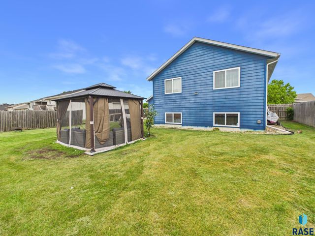7105 W 65th St Street, Sioux Falls, SD 57106
