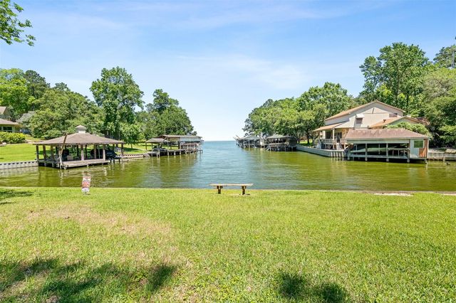 10 Lost Circle, Coldspring, TX 77331