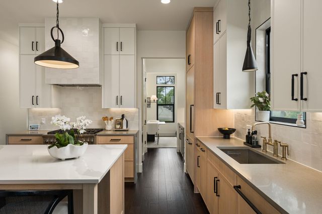 212 Fletcher ST, Austin, TX 78704