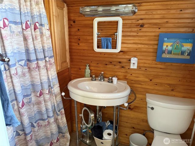 633 Maple Grove Rd, Camano Island, WA 98282
