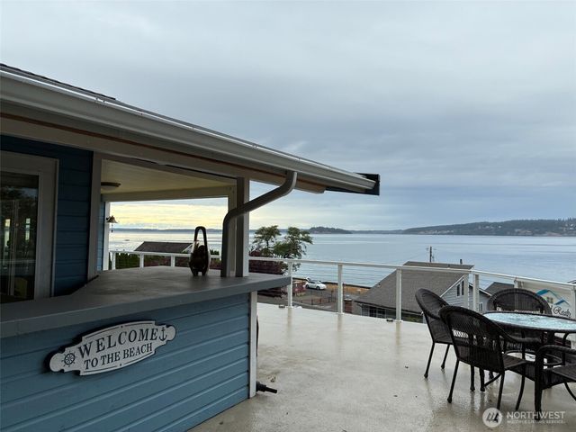 633 Maple Grove Rd, Camano Island, WA 98282