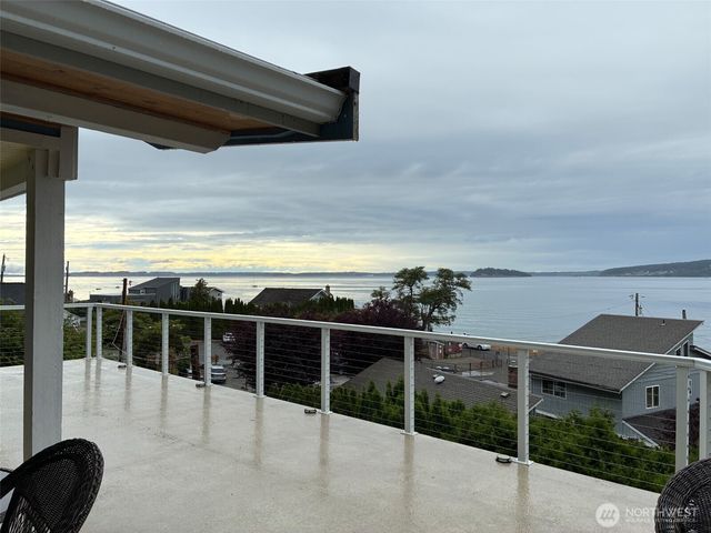 633 Maple Grove Rd, Camano Island, WA 98282