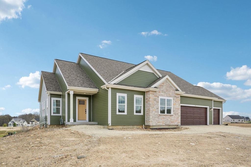 438 Sandstone STREET, Slinger, WI 53086