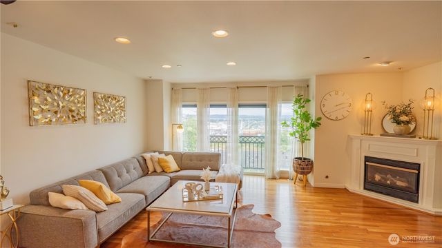 2107 Tacoma Court, Tacoma, WA 98405