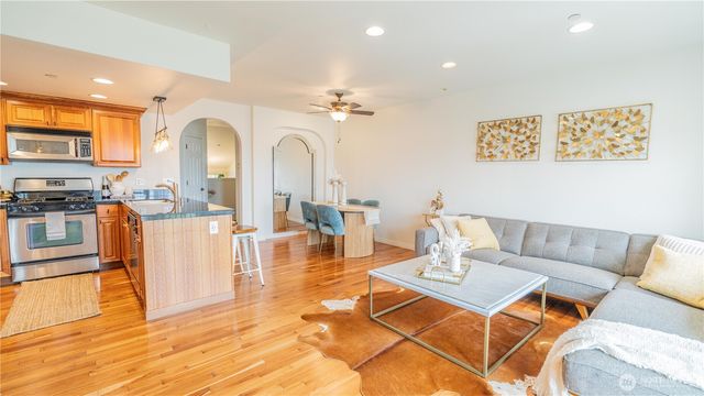 2107 Tacoma Court, Tacoma, WA 98405