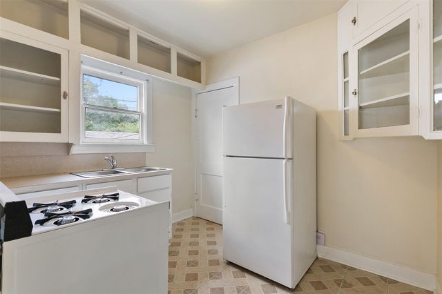 1133 Bayland Avenue, Houston, TX 77009