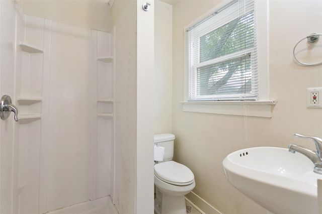 1133 Bayland Avenue, Houston, TX 77009