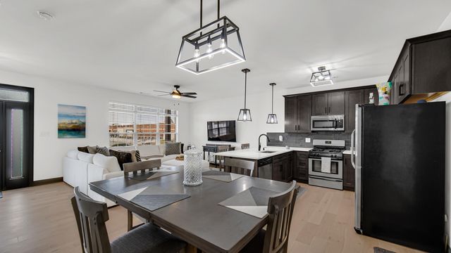 938 Fountain Place, Schererville, IN 46375