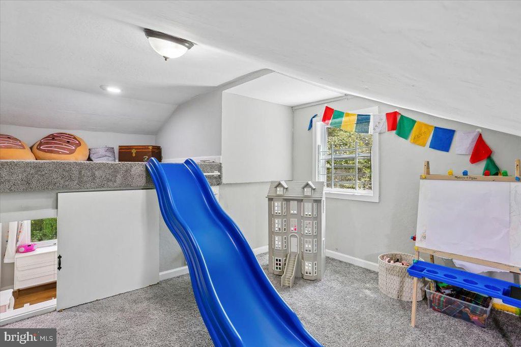 Image 18 of property listing at 9409 HOLLAND AVE, Bethesda, MD 20814