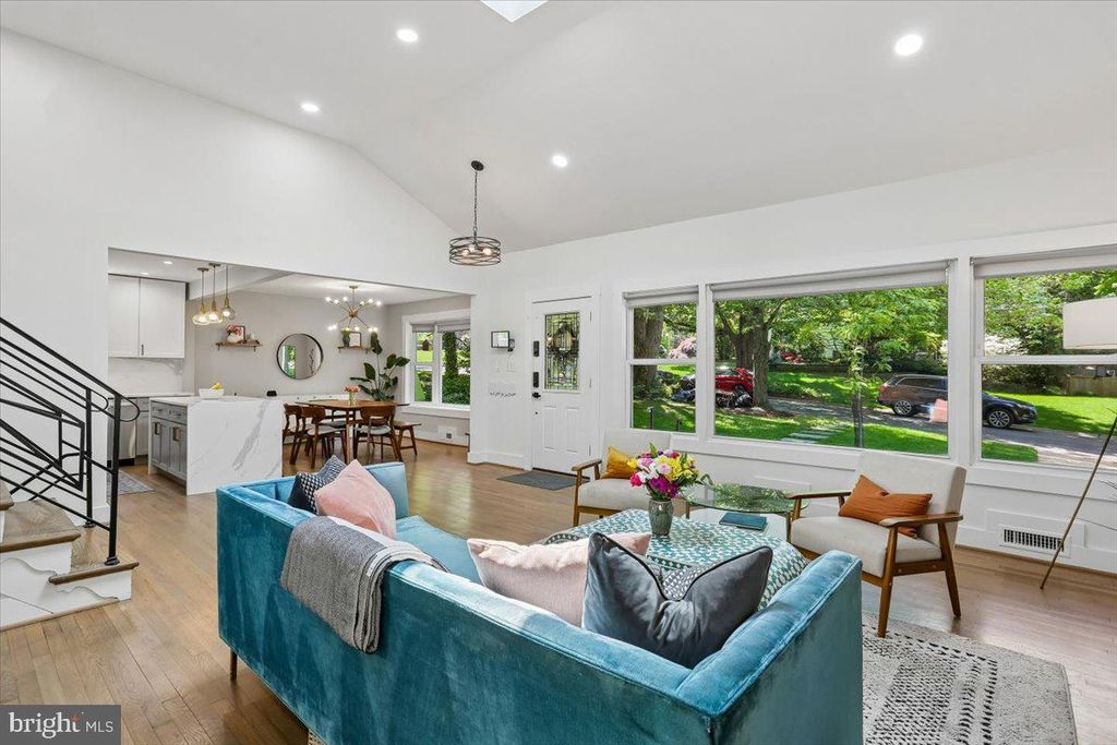 Image 4 of property listing at 9409 HOLLAND AVE, Bethesda, MD 20814
