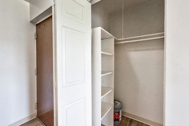 827 W College Boulevard 201, Addison, IL 60101