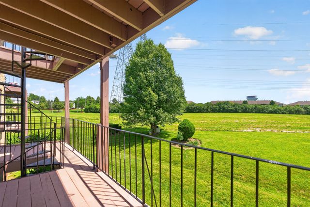 827 W College Boulevard 201, Addison, IL 60101