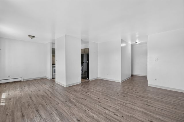 827 W College Boulevard 201, Addison, IL 60101