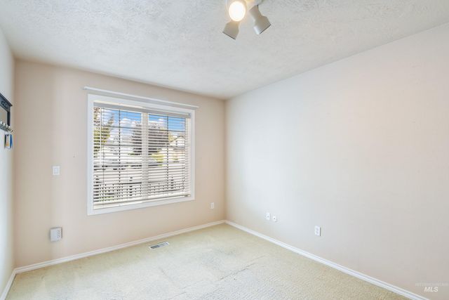 1215 W Eagle Avenue, Nampa, ID 83651