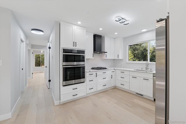 3668 Bayou Drive, West Bloomfield Charter Township, MI 48323