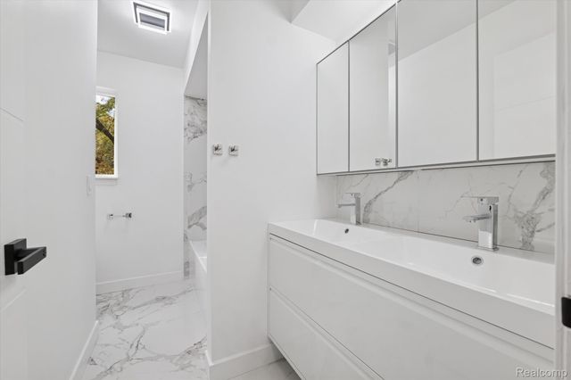 3668 Bayou Drive, West Bloomfield Charter Township, MI 48323