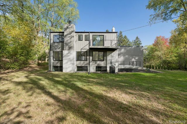 3668 Bayou Drive, West Bloomfield Charter Township, MI 48323