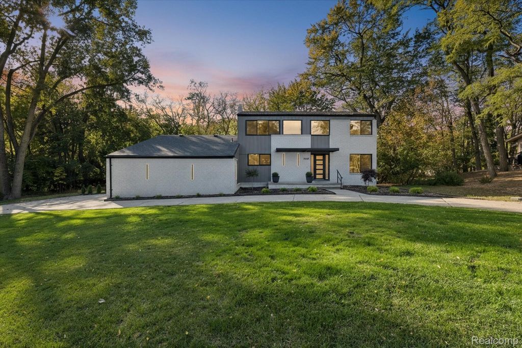 3668 Bayou Drive, West Bloomfield Charter Township, MI 48323