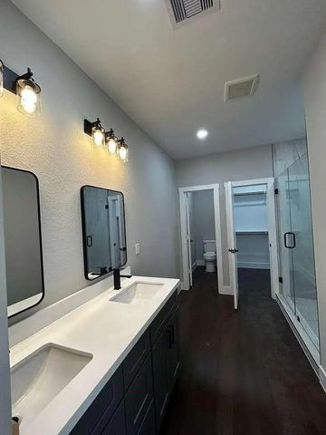 704 Avenue I, Conroe, TX 77301