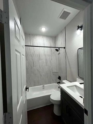 704 Avenue I, Conroe, TX 77301