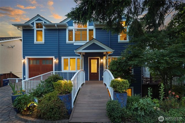 13133 Holmes Point Drive NE, Kirkland, WA 98034