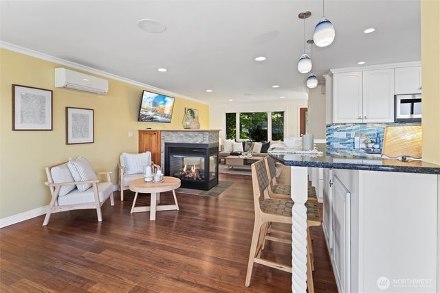 13133 Holmes Point Drive NE, Kirkland, WA 98034