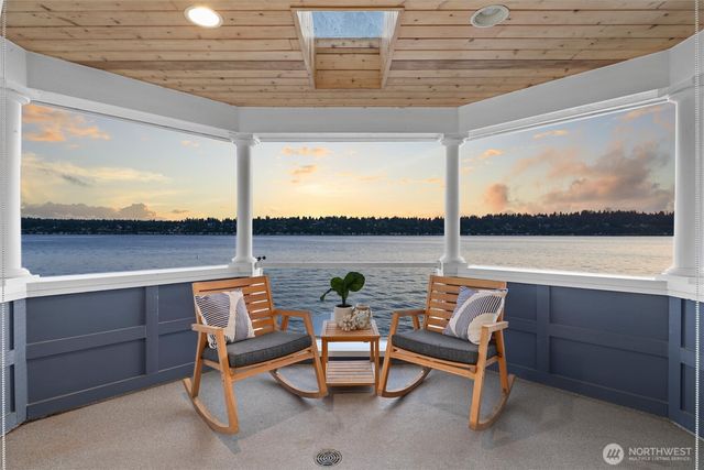 13133 Holmes Point Drive NE, Kirkland, WA 98034