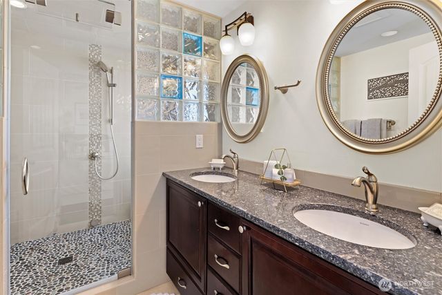 13133 Holmes Point Drive NE, Kirkland, WA 98034