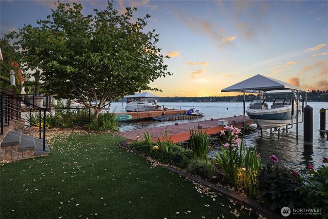 13133 Holmes Point Drive NE, Kirkland, WA 98034