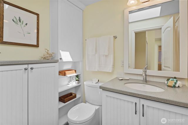 13133 Holmes Point Drive NE, Kirkland, WA 98034