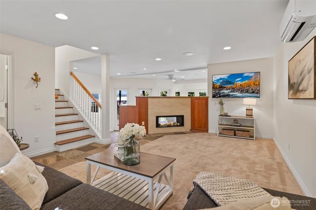 13133 Holmes Point Drive NE, Kirkland, WA 98034