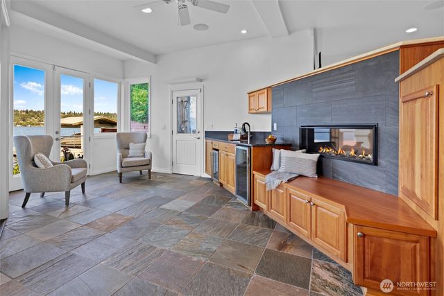 13133 Holmes Point Drive NE, Kirkland, WA 98034