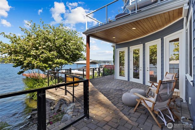 13133 Holmes Point Drive NE, Kirkland, WA 98034