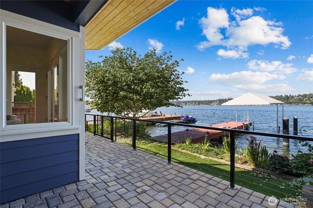 13133 Holmes Point Drive NE, Kirkland, WA 98034