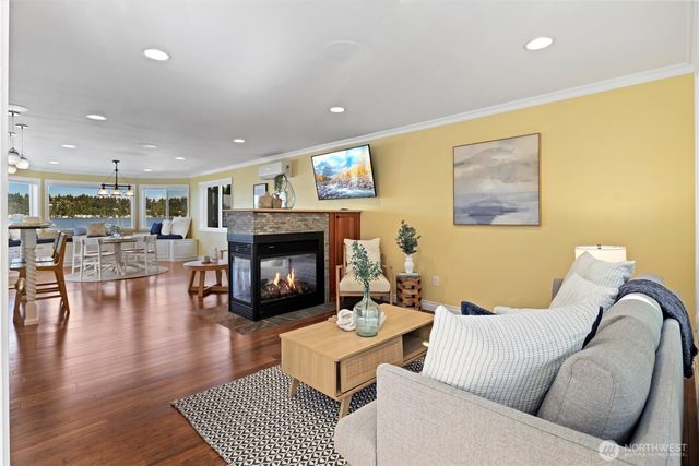 13133 Holmes Point Drive NE, Kirkland, WA 98034