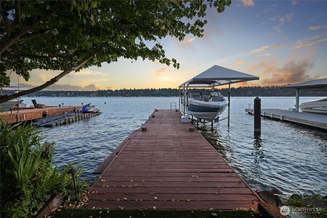 13133 Holmes Point Drive NE, Kirkland, WA 98034