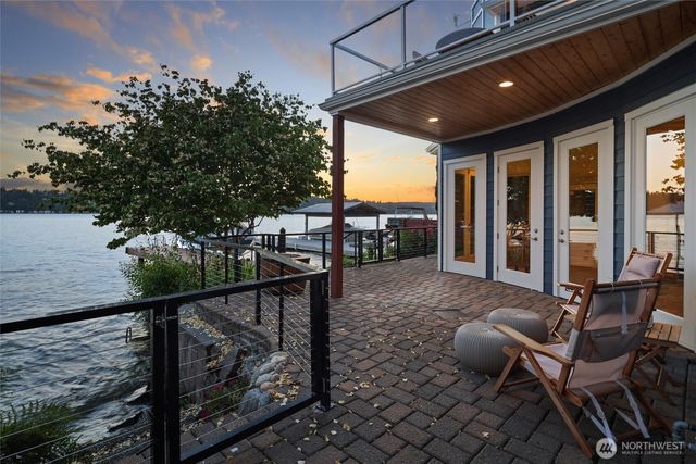 13133 Holmes Point Drive NE, Kirkland, WA 98034