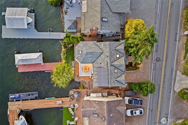 13133 Holmes Point Drive NE, Kirkland, WA 98034