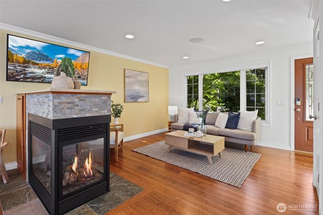 13133 Holmes Point Drive NE, Kirkland, WA 98034