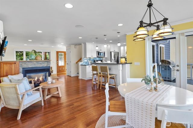 13133 Holmes Point Drive NE, Kirkland, WA 98034
