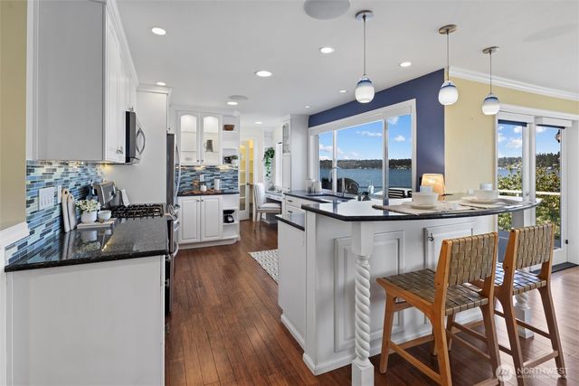 13133 Holmes Point Drive NE, Kirkland, WA 98034