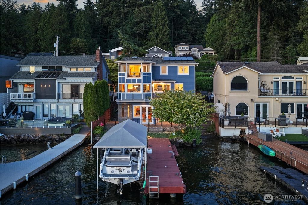 13133 Holmes Point Drive NE, Kirkland, WA 98034