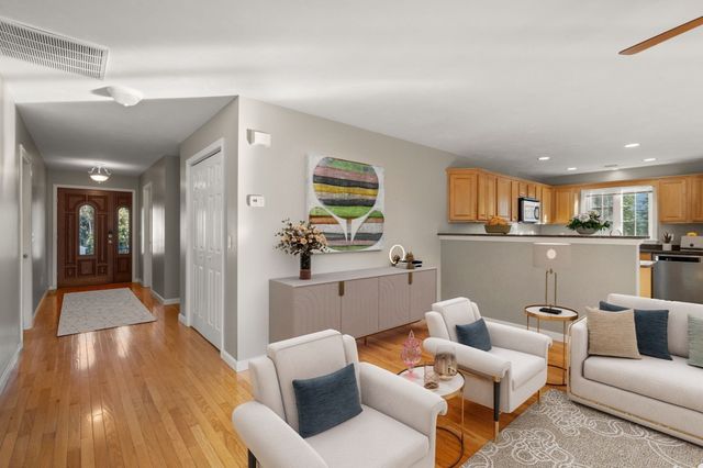 3076 Hunters Hill Dr, Dighton, MA 02715
