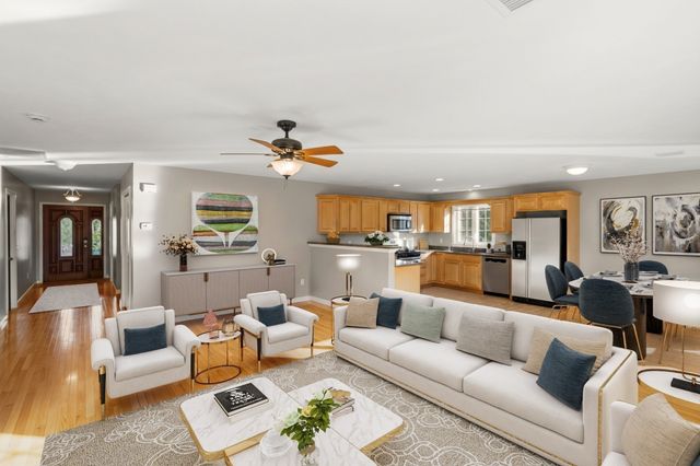 3076 Hunters Hill Dr, Dighton, MA 02715