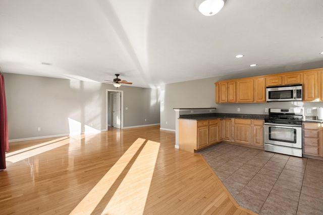 3076 Hunters Hill Dr, Dighton, MA 02715
