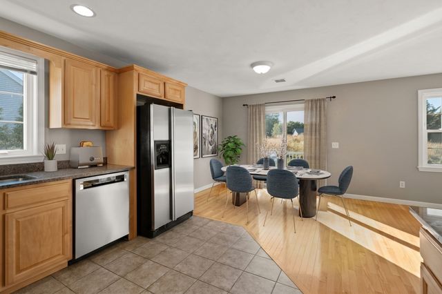 3076 Hunters Hill Dr, Dighton, MA 02715