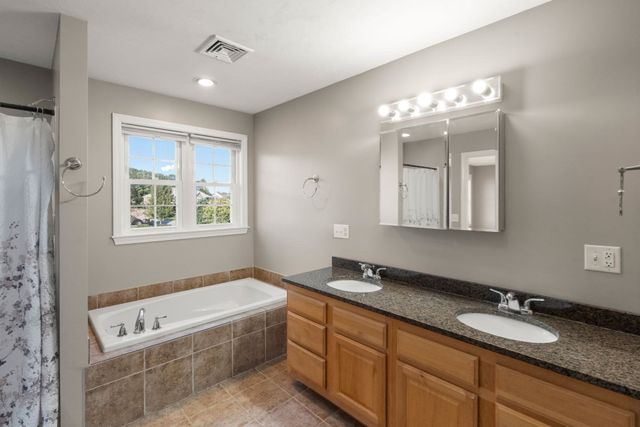 3076 Hunters Hill Dr, Dighton, MA 02715