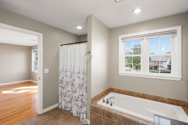 3076 Hunters Hill Dr, Dighton, MA 02715