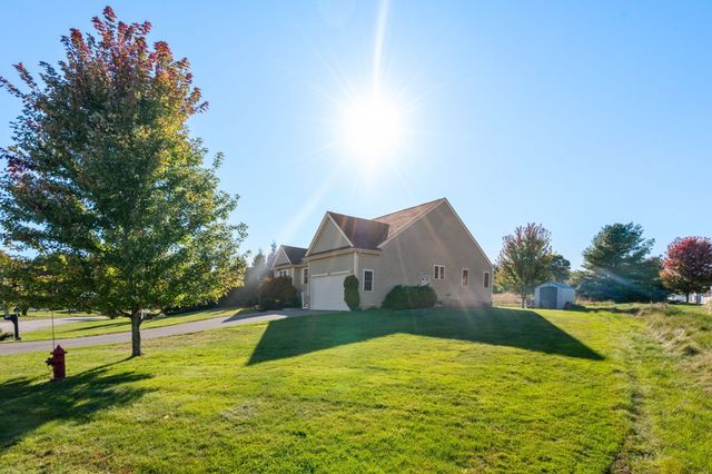 3076 Hunters Hill Dr, Dighton, MA 02715