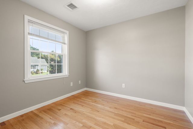 3076 Hunters Hill Dr, Dighton, MA 02715